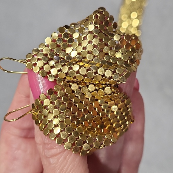 Avon Goldtone Bracelet & Earrings Set - Picture 12 of 15